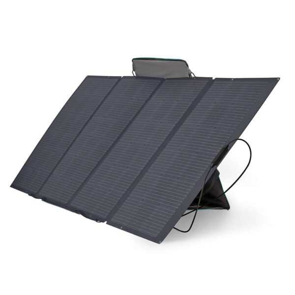 Ecoflow Solarpanel in schwarz, aufgestellt, leicht schräg