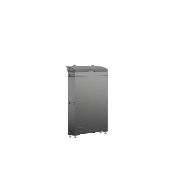 zwei 5kWh Heimspeicherbatterien gestapelt auf einem Standfuß vor weißem Hintergrund